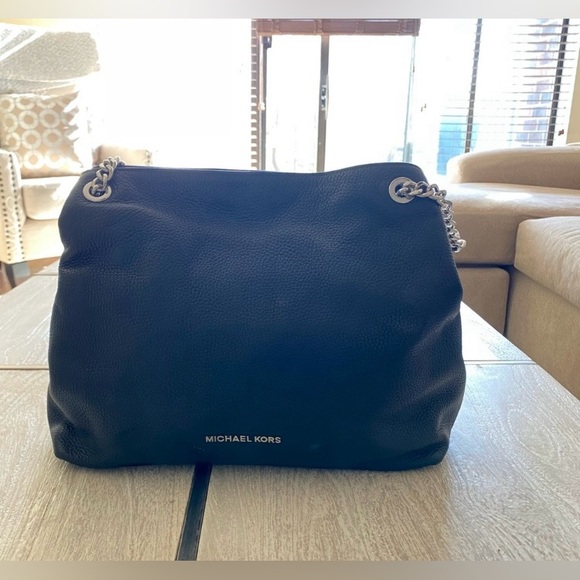 Authentic Michael Kors purse. - Picture 6 of 6